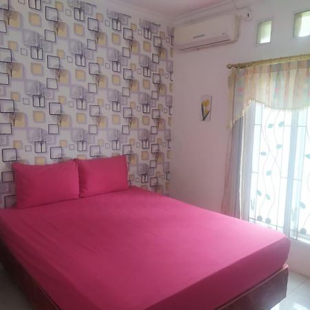Endah Homestay Syariah ปูร์โวเคอร์โต ภายนอก รูปภาพ