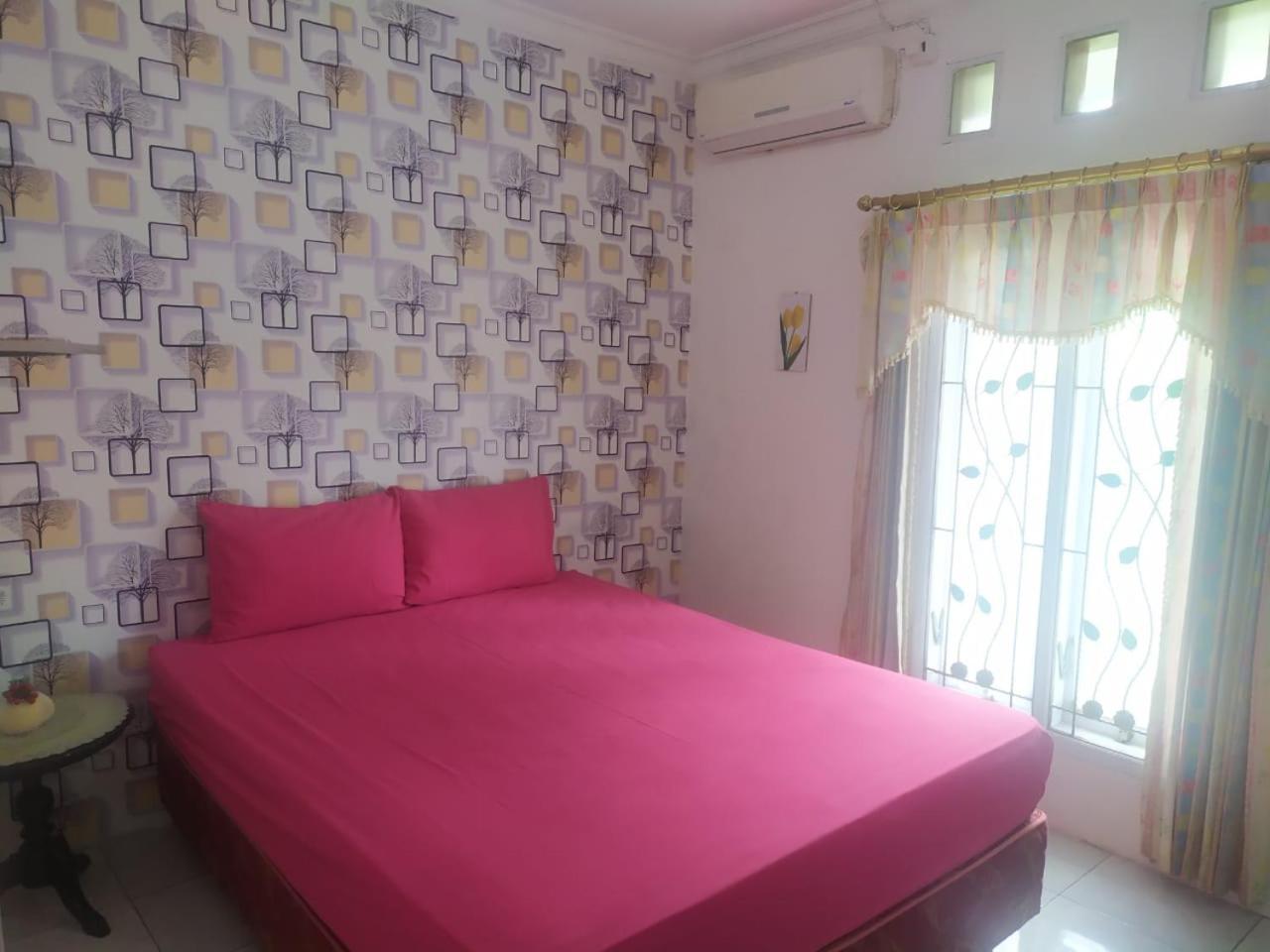 Endah Homestay Syariah ปูร์โวเคอร์โต ภายนอก รูปภาพ
